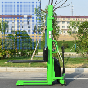 半自動(dòng)叉車(chē)價(jià)格深度分析